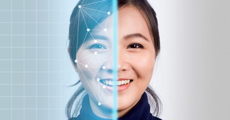 Rostro con la malla de puntos de un sistema de reconocimiento facial